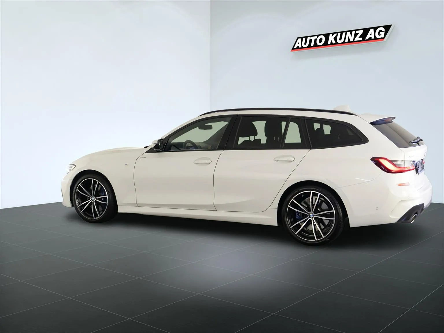 BMW 330d xDriveTouring M Sport xDrive  Image 2